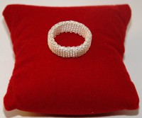 Moderný prepletený prsteň